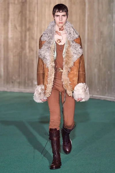 Look 30